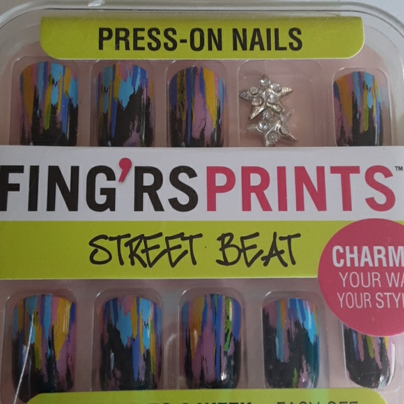 Fing'rs Prints Street Beat "Haute Mess" Metallic Press-On Nails with Charms - Picture 4 of 4